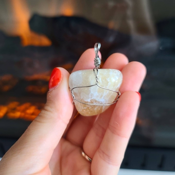 Beautiful polished Citrine Pendant - Picture 3 of 3